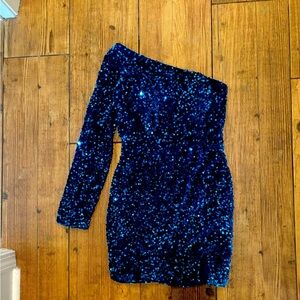 Blue sequin, comfortable, women’s 10, zip back, one long sleeve, tiny slit